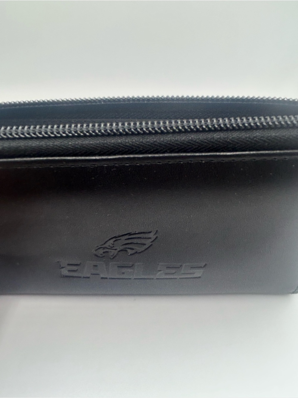 🆕 Philadelphia Eagles Embossed Black Wristlet Wallet 🦅 - Picture 4 of 4